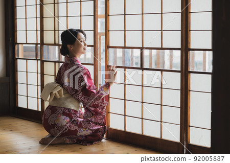 Yukata woman Japanese house 92005887