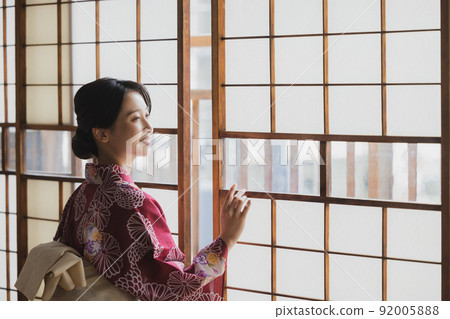 Yukata woman Japanese house 92005888