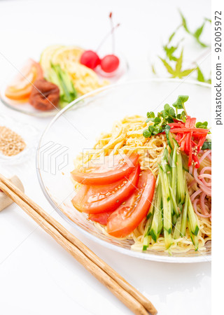夏日口味“涼菜”涼麵 黃瓜、肉湯雞蛋、涼菜蘿蔔芽菜 92005972