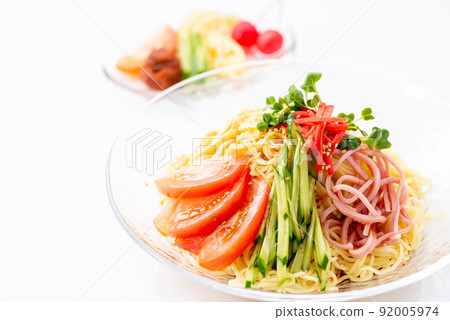 夏日口味“涼菜”涼麵 黃瓜、肉湯雞蛋、涼菜蘿蔔芽菜 92005974