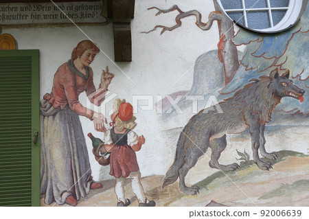 Mural paintings on houses in Oberammergau, bavaria, germany Mural paintings on houses in Oberammergau, bavaria, germany 92006639