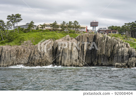 Tojinbo seen from a sightseeing boat, the cove of Oike Tojinbo seen from a sightseeing boat, the cove of Oike 92008404