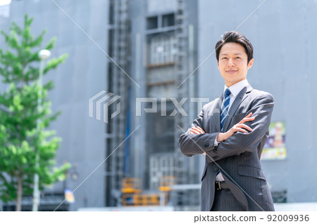 Business scene construction site middle man Business scene construction site middle man 92009936