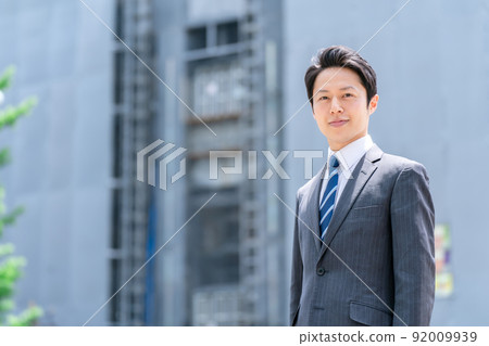 Business scene construction site middle man Business scene construction site middle man 92009939
