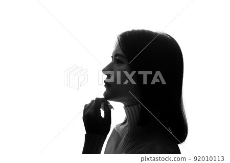 Silhouette of a thinking woman's profile 92010113
