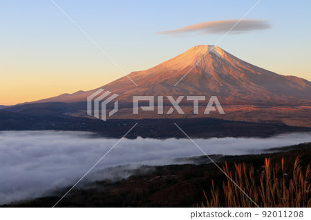 Mt. Fuji in early winter seen from Mt. Ohira and Lake Yamanaka covered with a sea of clouds Mt. Fuji in early winter seen from Mt. Ohira and Lake Yamanaka covered with a sea of clouds 92011208