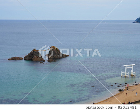 Sakurai Futamigaura's Meotoiwa and Torii 92012481