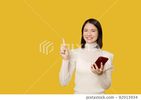 A woman who guides with a smartphone A woman who guides with a smartphone 92013934