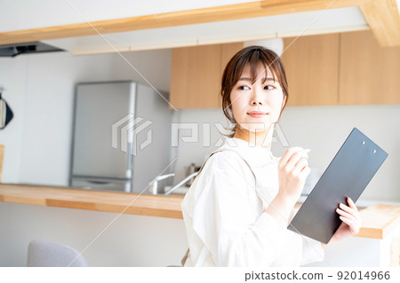 Housekeeper female 92014966