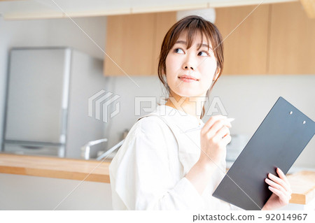 Housekeeper female 92014967