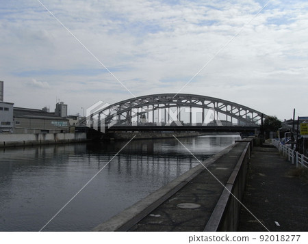 Scenery along the river around Taisho Ward, Osaka City 92018277