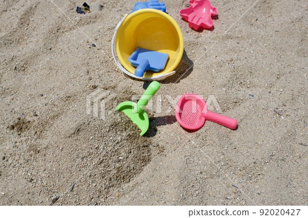 Image of playing in the sandbox Image of playing in the sandbox 92020427