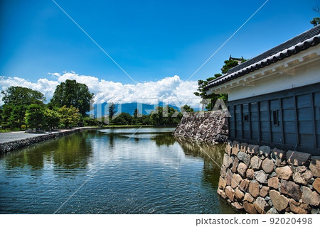 Matsumoto Castle (Summer sunny castle, gate, pine forest, stone wall, moat, blue sky) Matsumoto Castle (Summer sunny castle, gate, pine forest, stone wall, moat, blue sky) 92020498