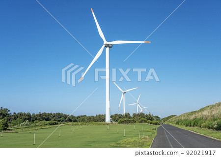 Scenery with a windmill Cycling image (Hokuei Town, Tottori Prefecture) 92021917