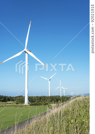 Scenery with a windmill Cycling image (Hokuei Town, Tottori Prefecture) 92021918