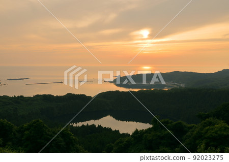 Togahamashioya Wayama, Oga City, Akita Prefecture Sunset over Toga Bay from Hachibodai Observatory and Ninomegata 92023275