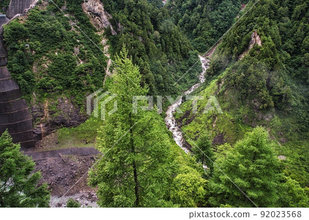 Kurobe Dam (River downstream of the water discharge viewing stage) 92023568