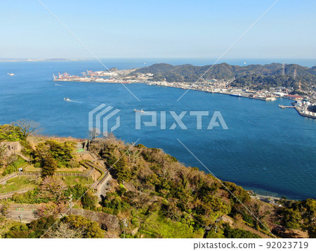 從日野山公園上空鳥瞰關門海峽 從日野山公園上空鳥瞰關門海峽 92023719