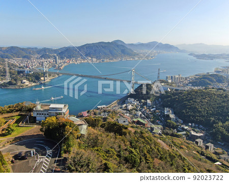 從日野山公園上空鳥瞰關門海峽 從日野山公園上空鳥瞰關門海峽 92023722