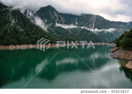 Kurobe Dam (tour boat Galve Kanpa Tanibashi lake surface dark green) Kurobe Dam (tour boat Galve Kanpa Tanibashi lake surface dark green) 92023827