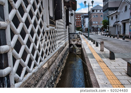 Matsumoto city (sushi restaurant, waterway, alley, street lamp) Matsumoto city (sushi restaurant, waterway, alley, street lamp) 92024480