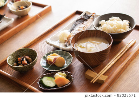 A healthy traditional Japanese breakfast in the style of one soup and three vegetables. 92025571