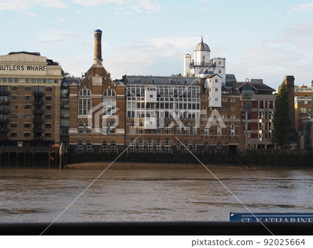 London  92025664