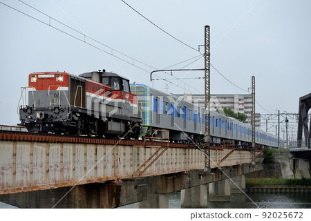 DE101561 Toei Subway Type 6500 Series A Transport Going on the Joto Freight Line 92025672