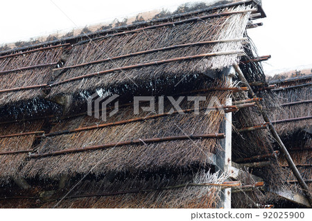 Salt pans that make salt from seawater 92025900