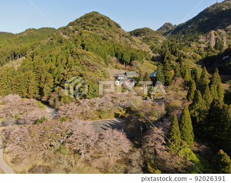 二子山山坡上的二子寺鳥瞰圖 92026391