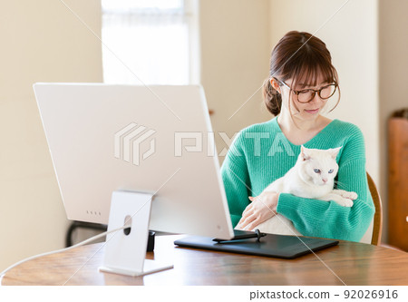 Cats and ladies 92026916