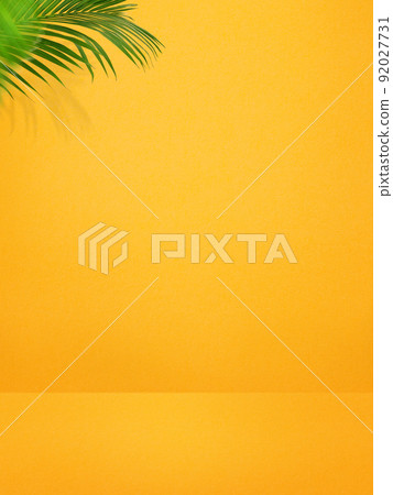Yellow walls and palm trees 92027731