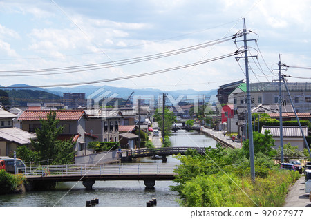 Scenery of multiple bridges on the river flowing through the city ... Yasugi City, Shimane Prefecture: Sunny Scenery of multiple bridges on the river flowing through the city ... Yasugi City, Shimane Prefecture: Sunny 92027977