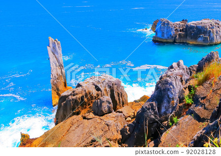 Rough waves in the Pacific Ocean and Karakuwa Peninsula Ogama Oriishi Rough waves in the Pacific Ocean and Karakuwa Peninsula Ogama Oriishi 92028128