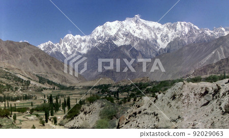 The route for K2 @Pakistan / Karakorum Mountains seen from the Pakistan side 92029063