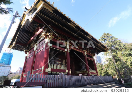 From diagonally in front of the Mausoleum of the Yusho-in Temple, Zōjo-ji Temple 92029313