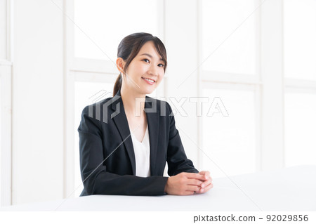 笑臉女性生意 92029856