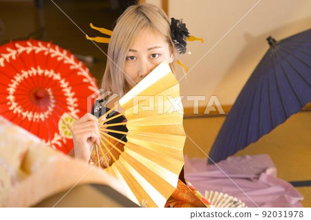 A woman wearing a kimono, a Japanese-style room, a colored uchikake 92031978