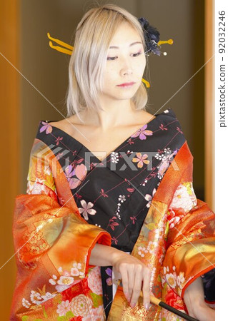 A woman wearing a kimono, a Japanese-style room, a colored uchikake 92032246