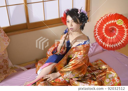 A woman wearing a kimono, a Japanese-style room, a colored uchikake A woman wearing a kimono, a Japanese-style room, a colored uchikake 92032512
