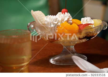 昭和復古布丁 à la mode 盛在玻璃碗中 昭和復古布丁 à la mode 盛在玻璃碗中 92033516