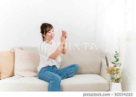 Japanese women applying hand cream to their hands (skin care) 92034283