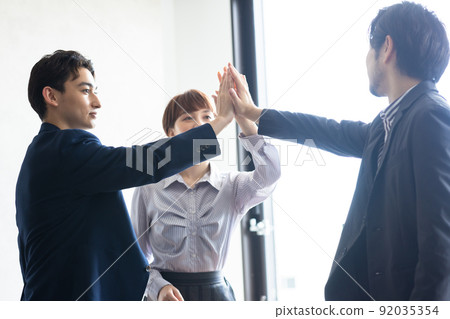 開會的年輕商人 92035354