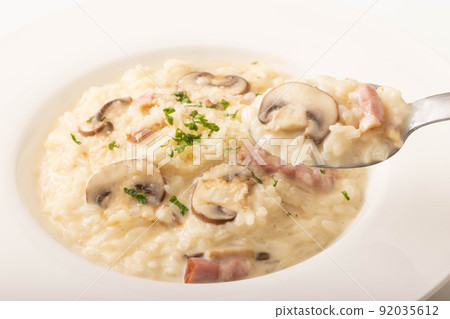 Mushroom cheese risotto 92035612