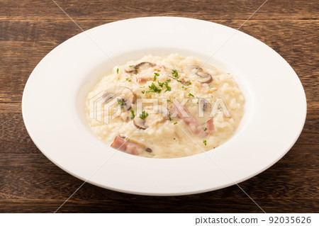 Mushroom cheese risotto 92035626