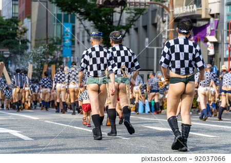 《Fukuoka Prefecture》 Hakata Gion Yamakasa Group Mountain Show (July 13) 92037066