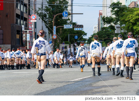 《Fukuoka Prefecture》 Hakata Gion Yamakasa Group Mountain Show (July 13) 92037115