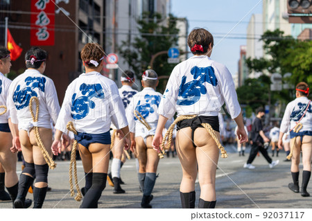 《Fukuoka Prefecture》 Hakata Gion Yamakasa Group Mountain Show (July 13) 92037117