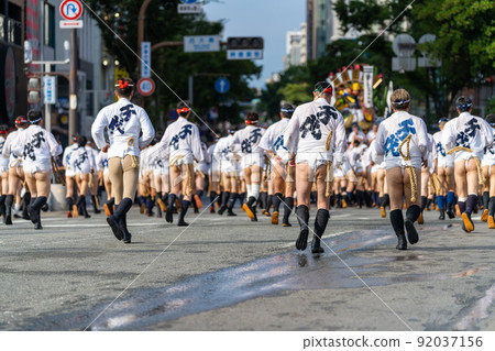 《Fukuoka Prefecture》 Hakata Gion Yamakasa Group Mountain Show (July 13) 《Fukuoka Prefecture》 Hakata Gion Yamakasa Group Mountain Show (July 13) 92037156
