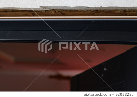 Fragments of the doorway and door frame, installation of interior doors. 92038253